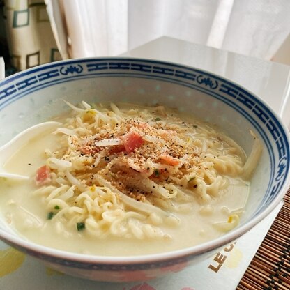 テレワークのお昼ごはんに♪インスタントラーメンがマンネリになってきたので、味変できてうれしかったです(^^) 塩ラーメンに豆乳やチーズが合って新鮮でした♪